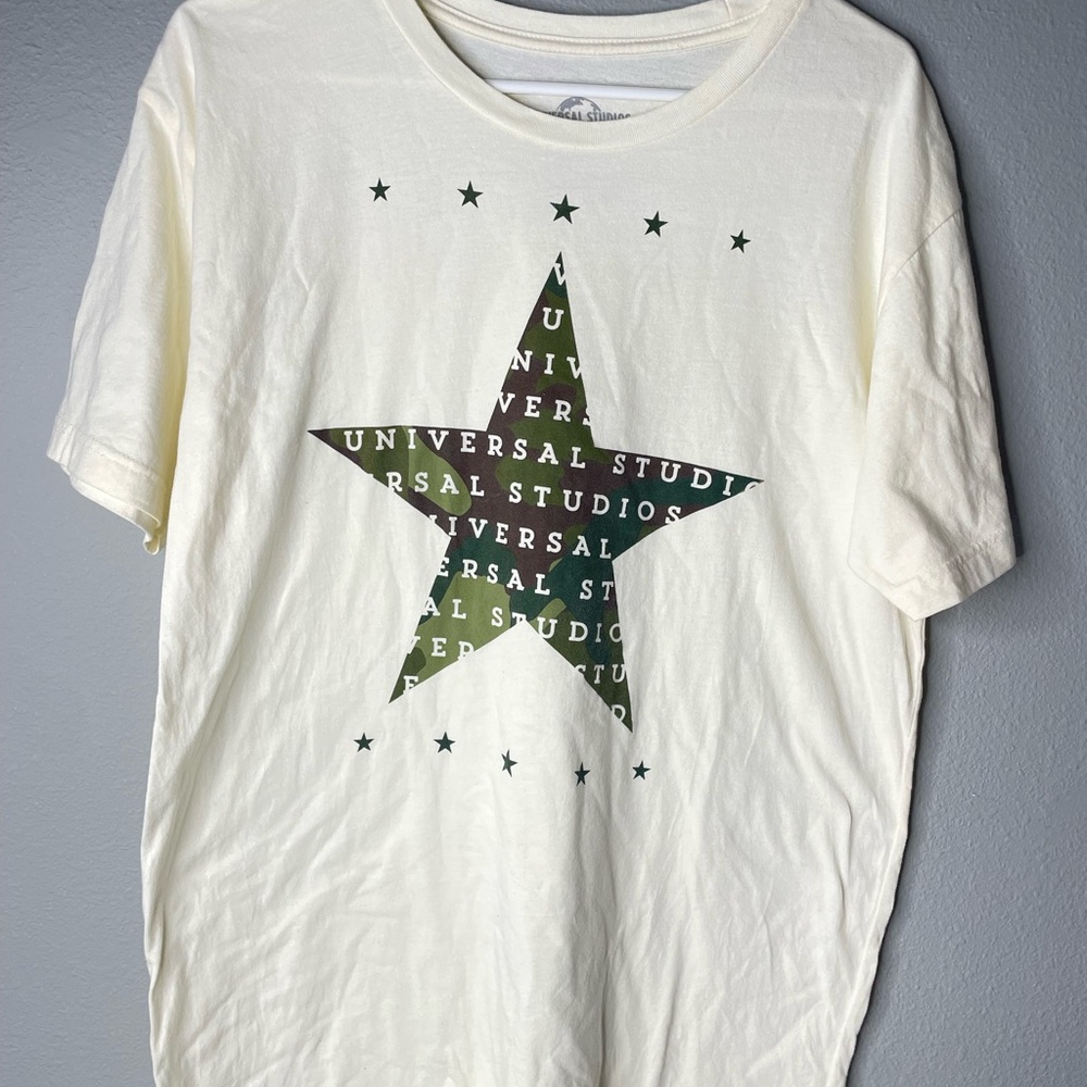 Universal studios White Graphic Star T-Shirt Sz L